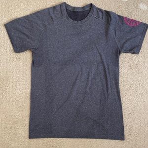 EUC Lululemon shirt. Metal vent technology